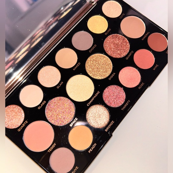 Makeup Revolution | Eyeshadow Palette Diamond Edition. - Picture 4 of 6